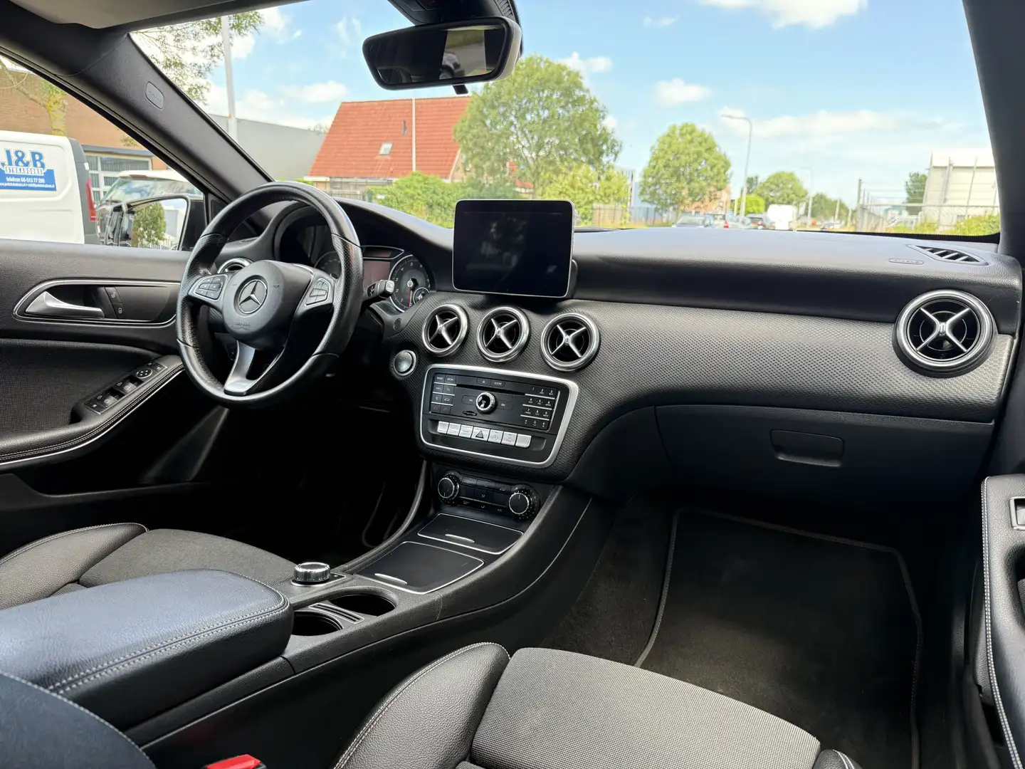 Mercedes-Benz A 160 Sport Edition . Noir - 2