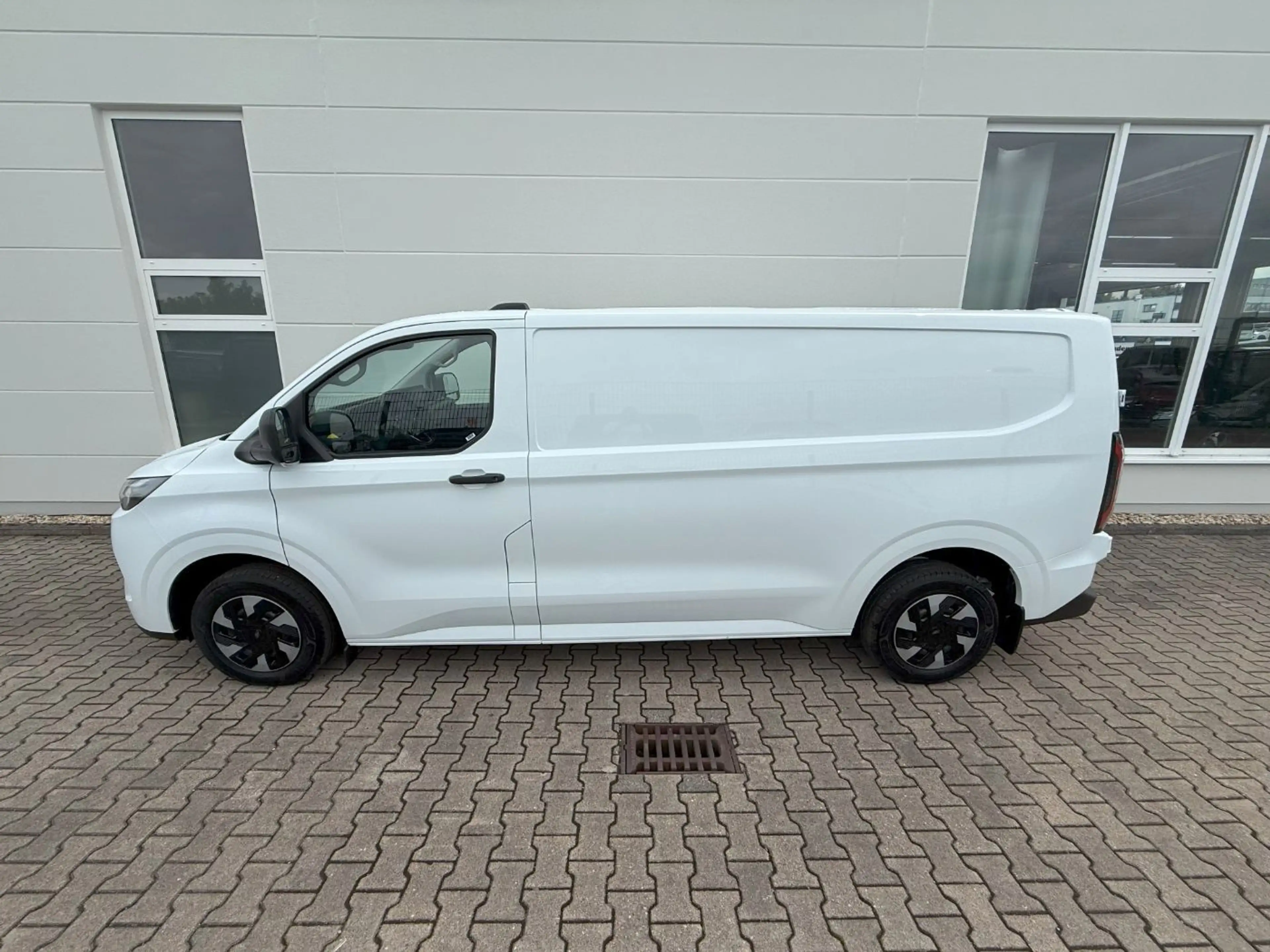 Ford Transit Custom BEV Kasten L2 AHK Winterpaket — photo 2