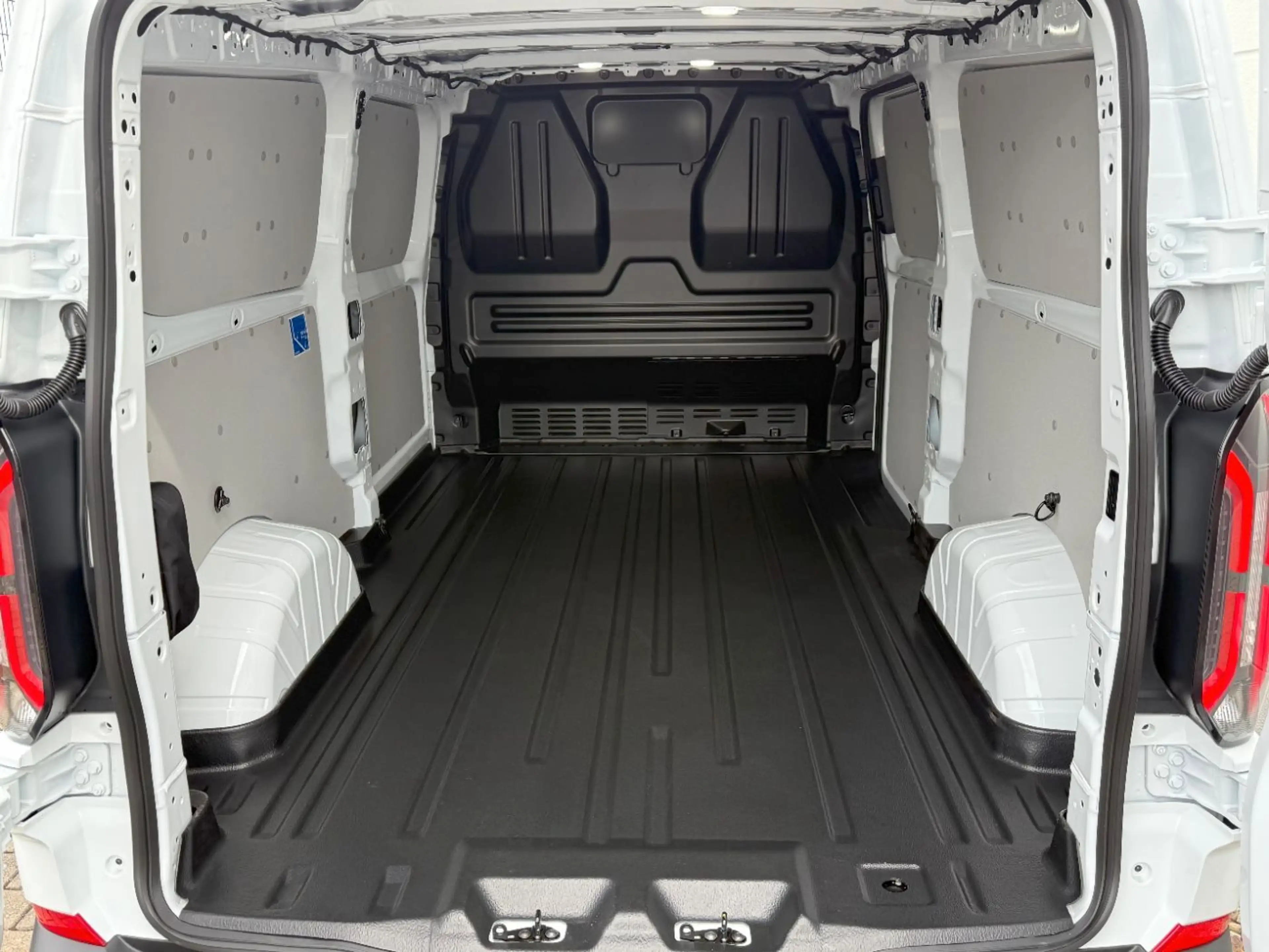 Ford Transit Custom BEV Kasten L2 AHK Winterpaket — photo 4