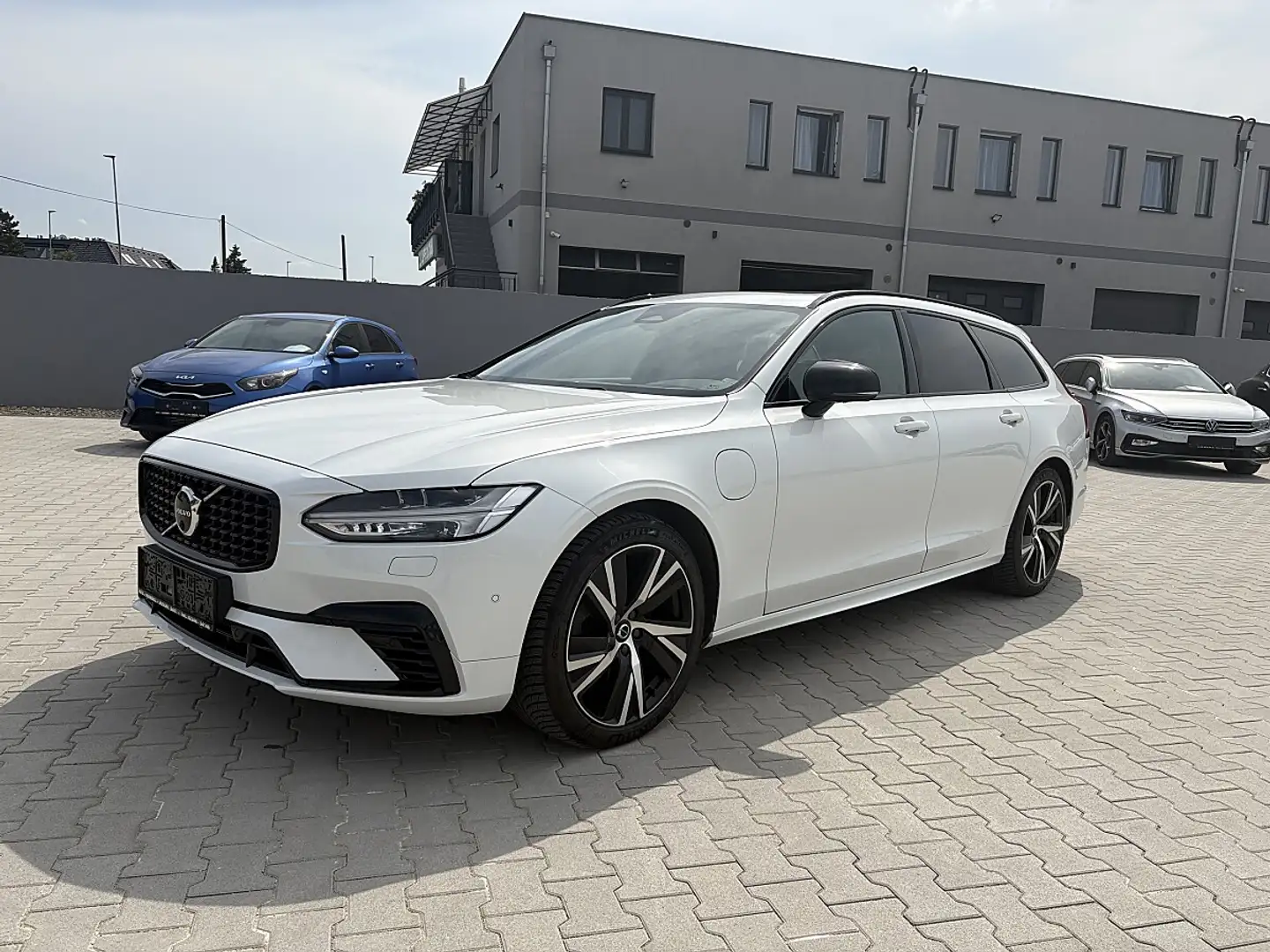Volvo V90 T6 AWD Recharge PHEV Core Weiß - 1
