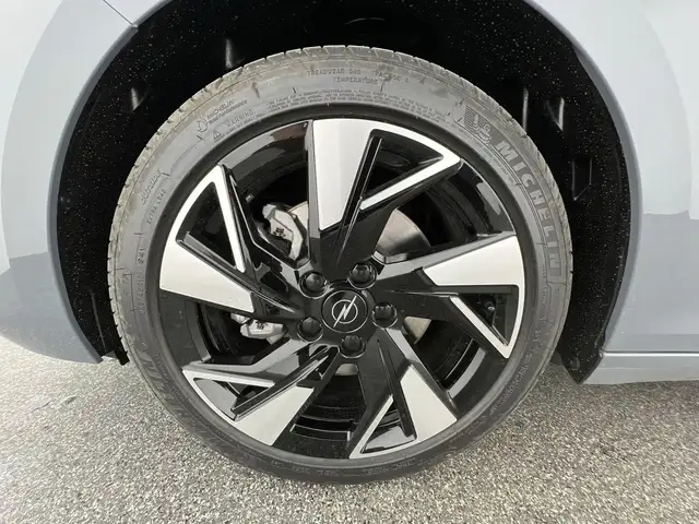 Opel Astra view 6
