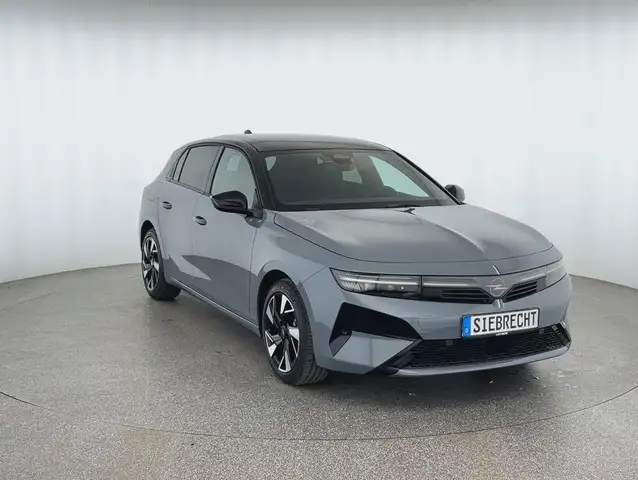Opel Astra view 3