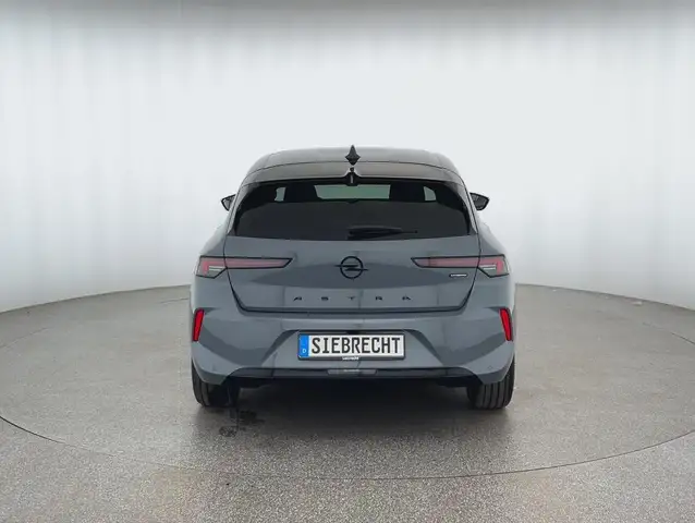 Opel Astra view 4