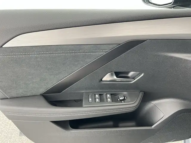 Opel Astra view 10