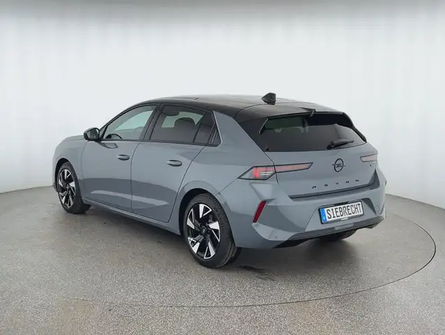 Opel Astra view 5