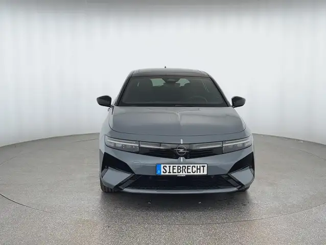 Opel Astra view 2