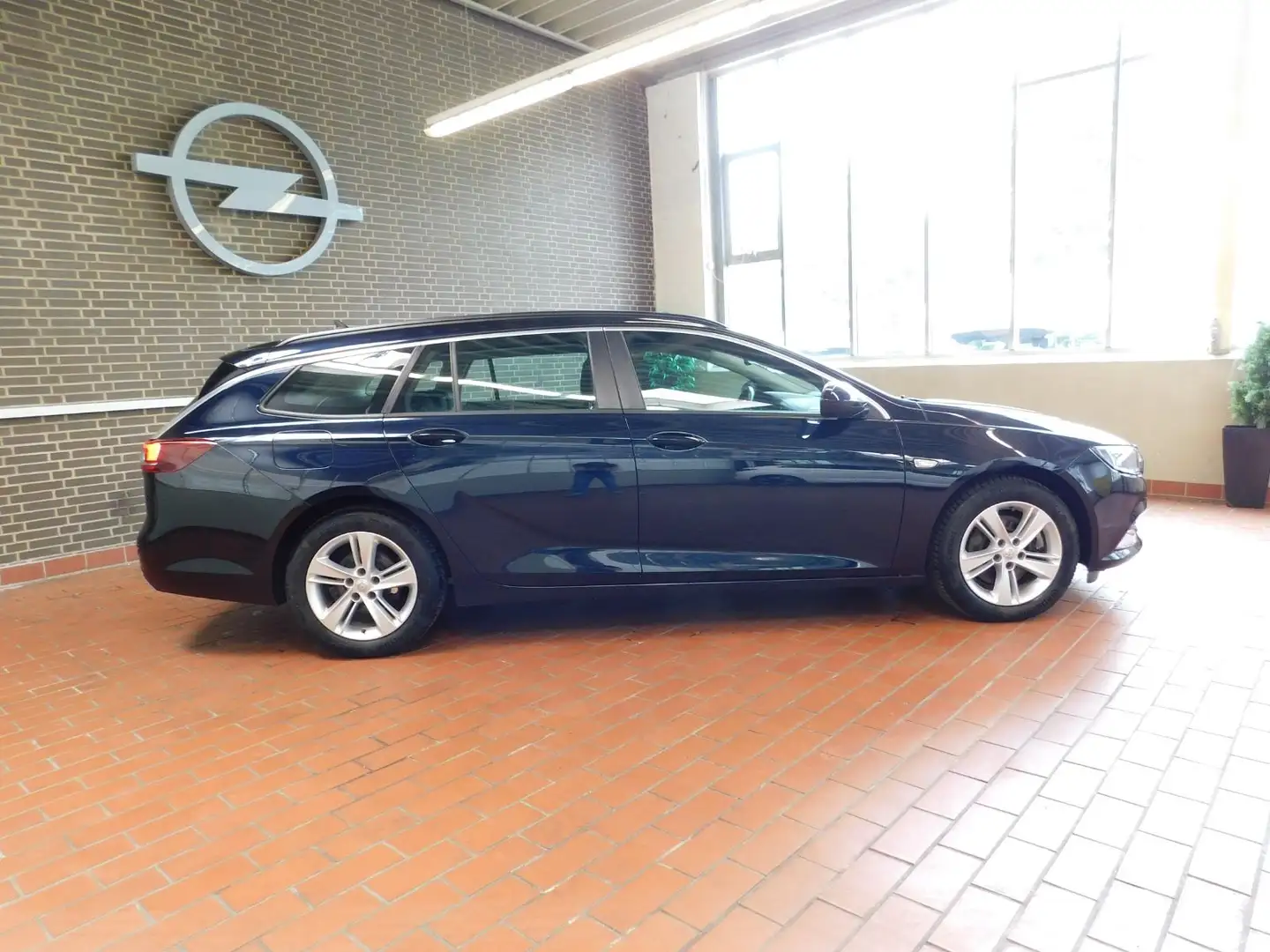 Opel Insignia B Sports Tourer Edition Blau - 2