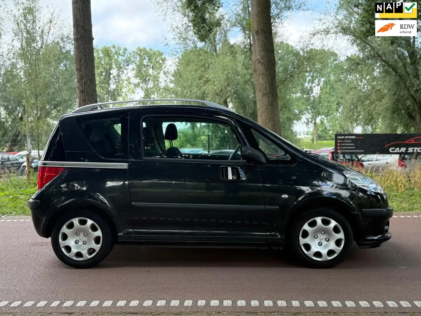 Peugeot 1007 1.4-16V Gentry AIRCO!APK!MOOIE AUTO! Zwart - 1