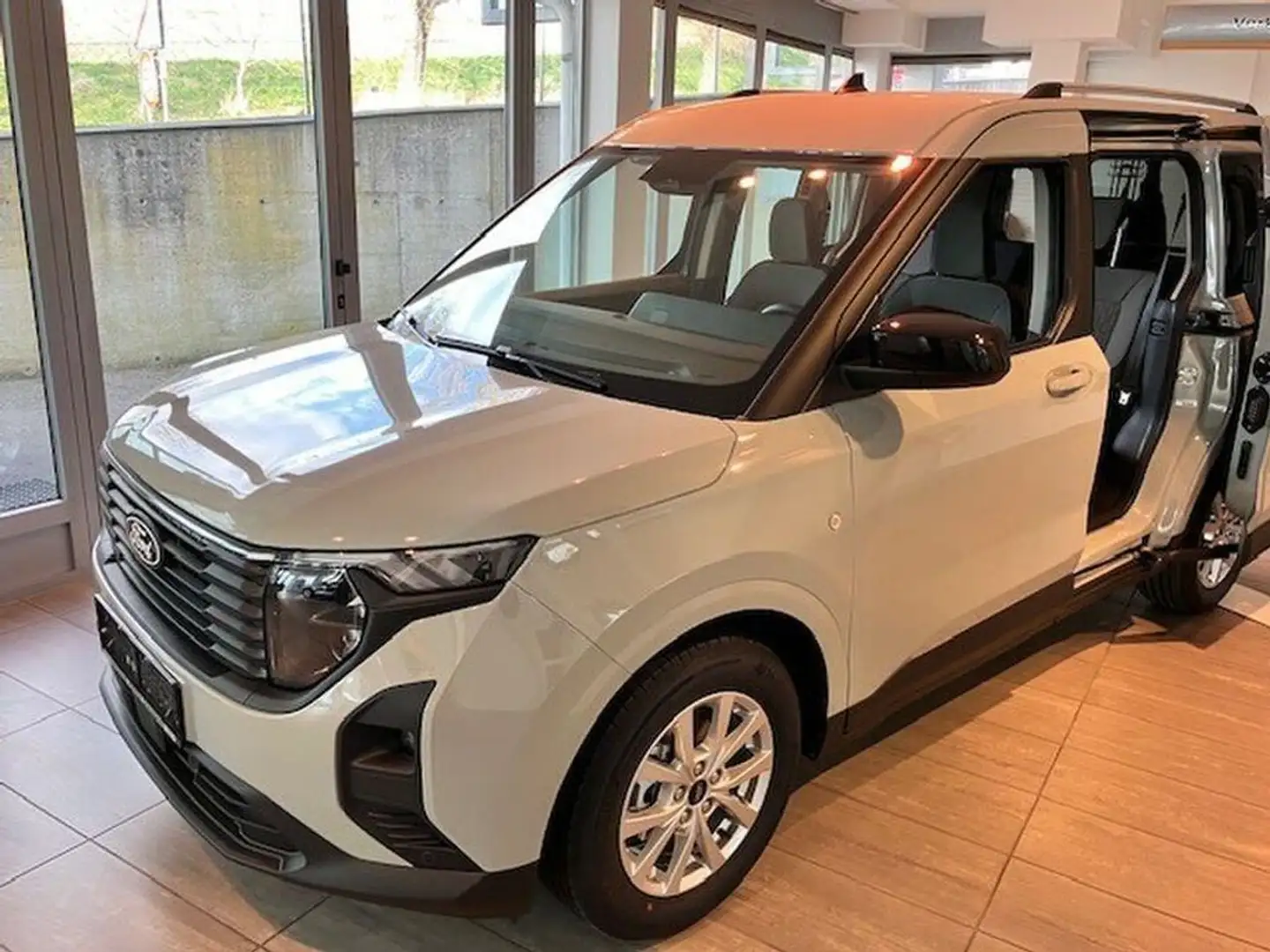 Ford Tourneo Courier Titanium 125PS Benzin Grau - 1