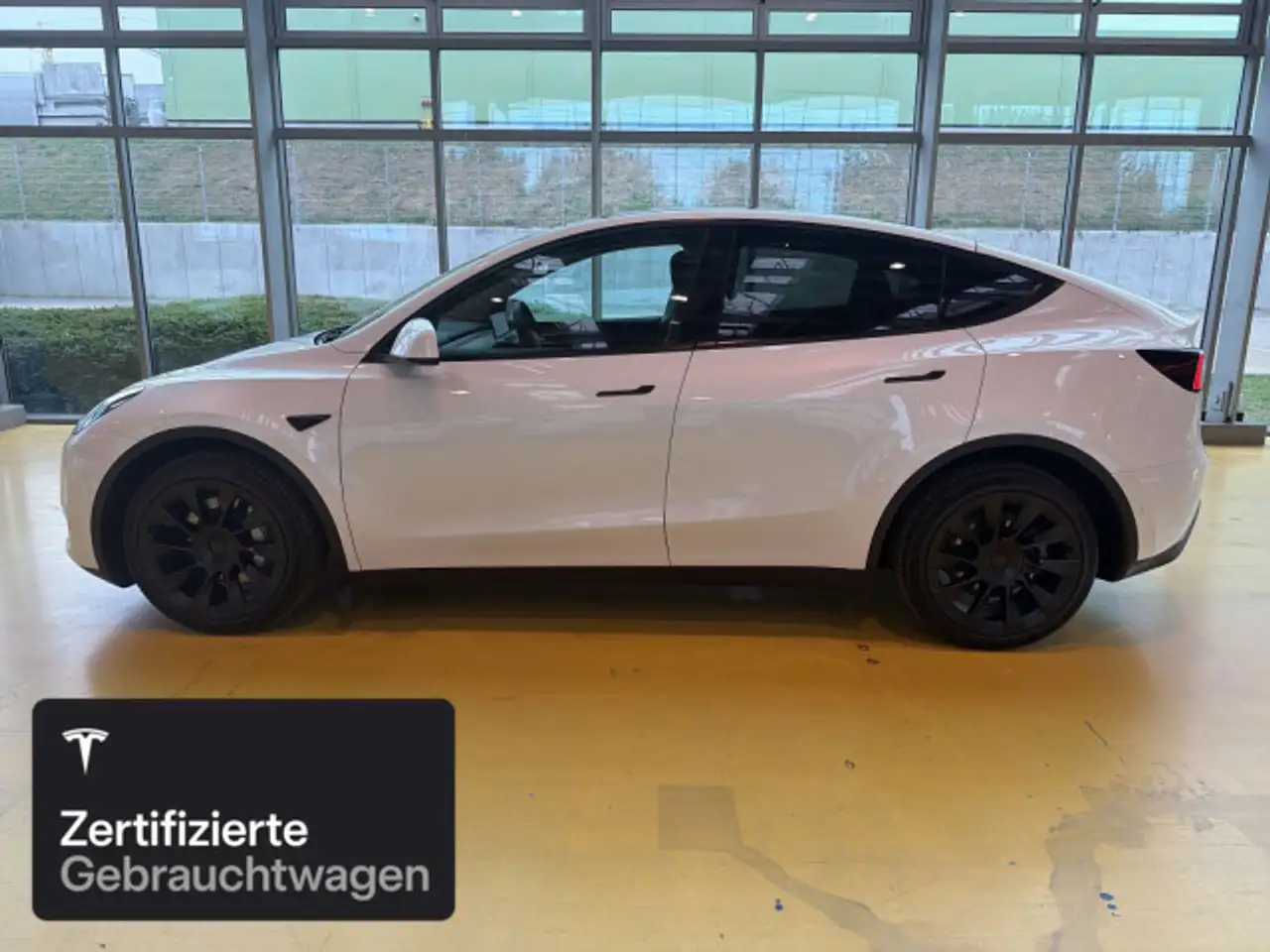 2022 Tesla Model Y Long Range AWD, photograph 4