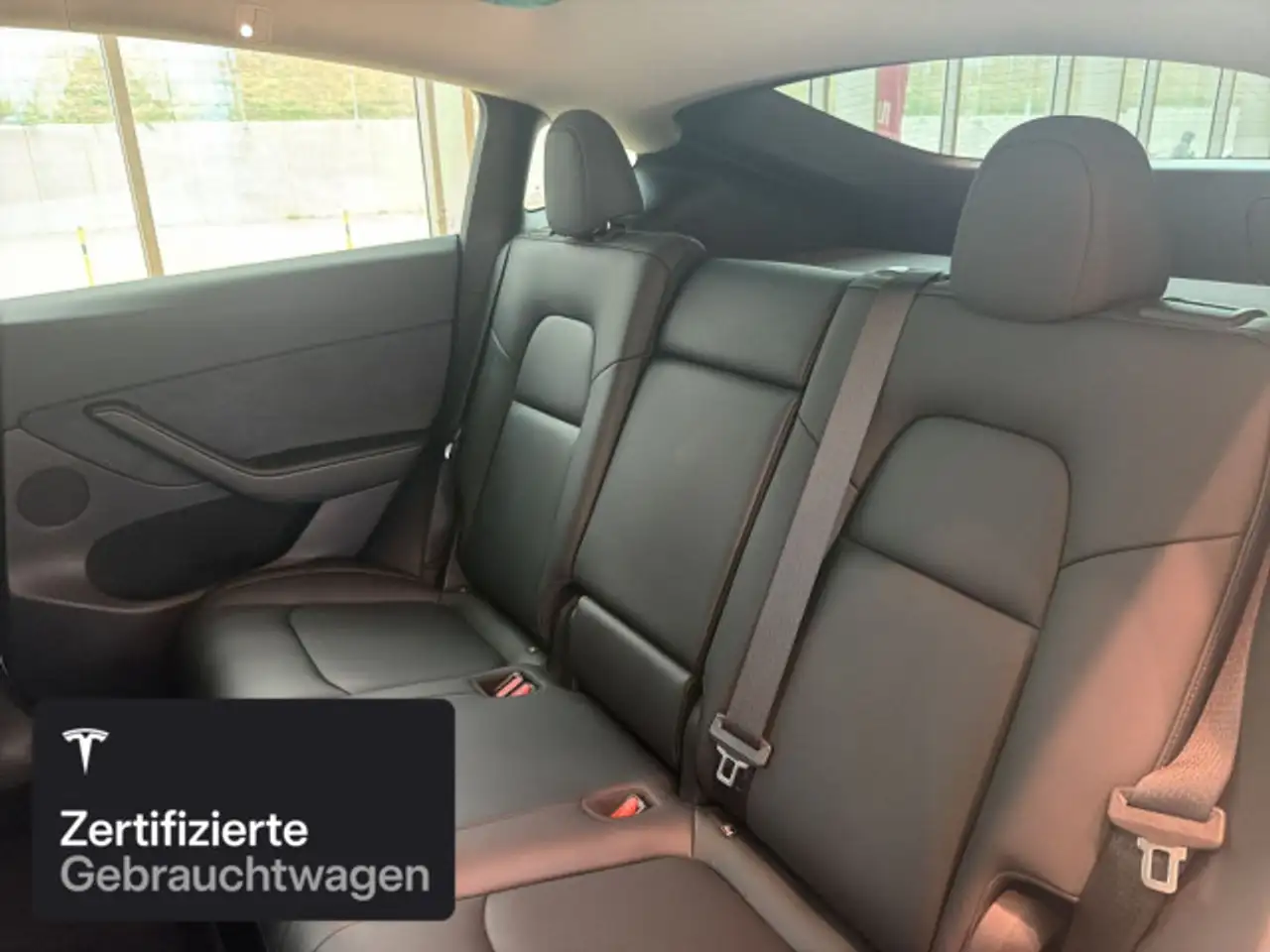 2022 Tesla Model Y Long Range AWD, photograph 12
