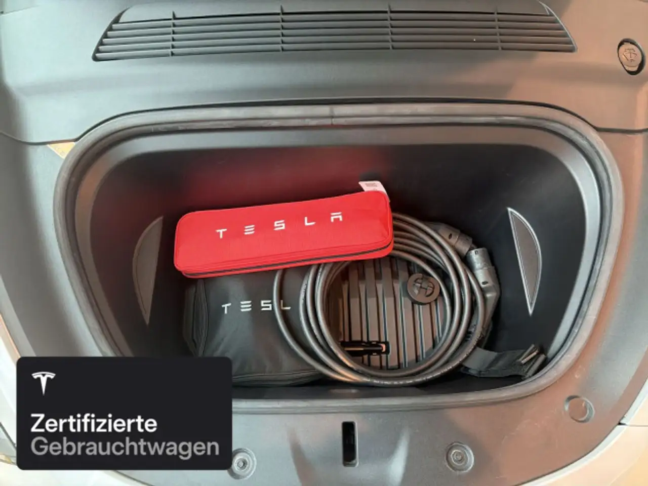 2022 Tesla Model Y Long Range AWD, photograph 8