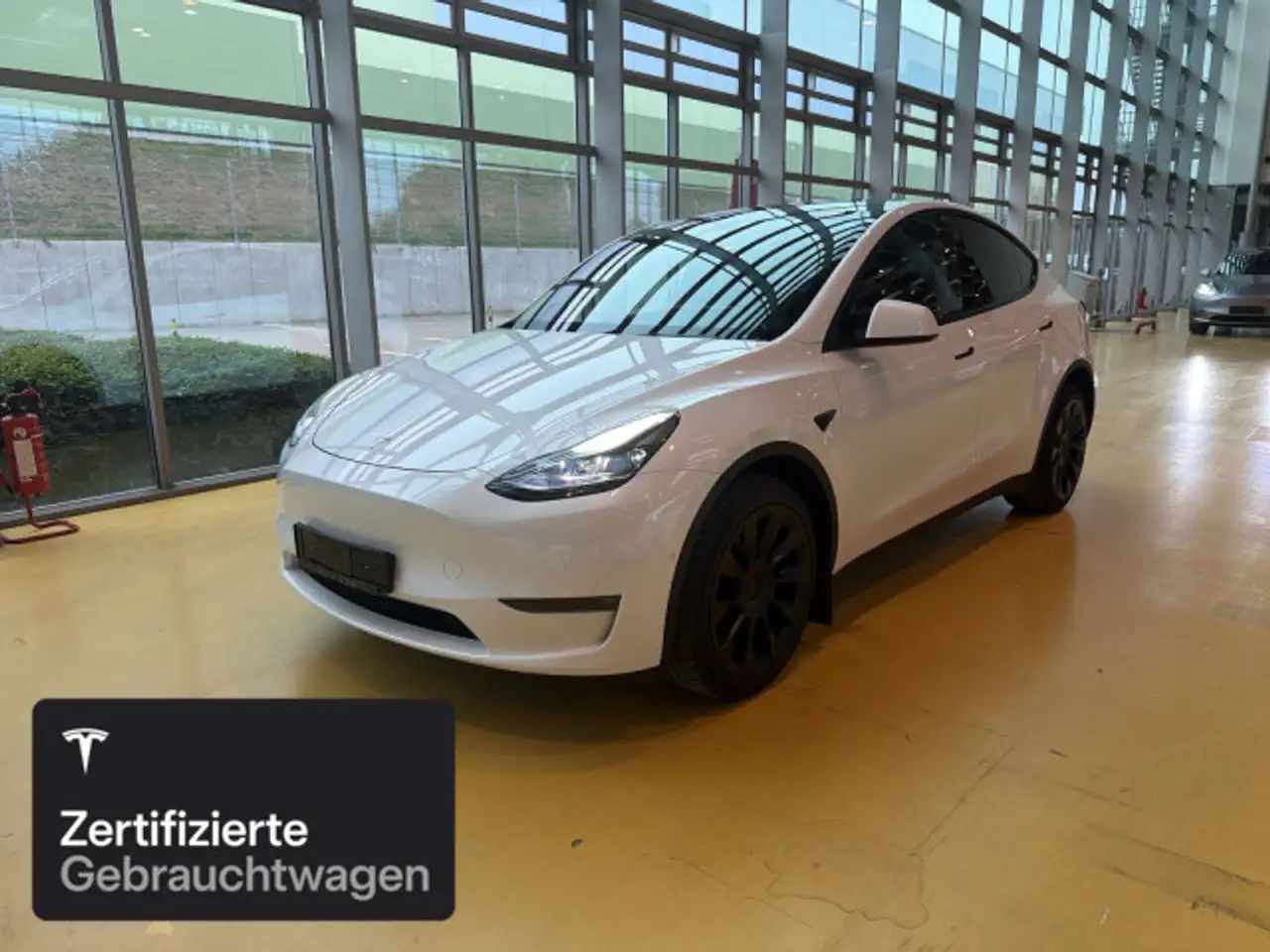 2022 Tesla Model Y Long Range AWD, photograph 2