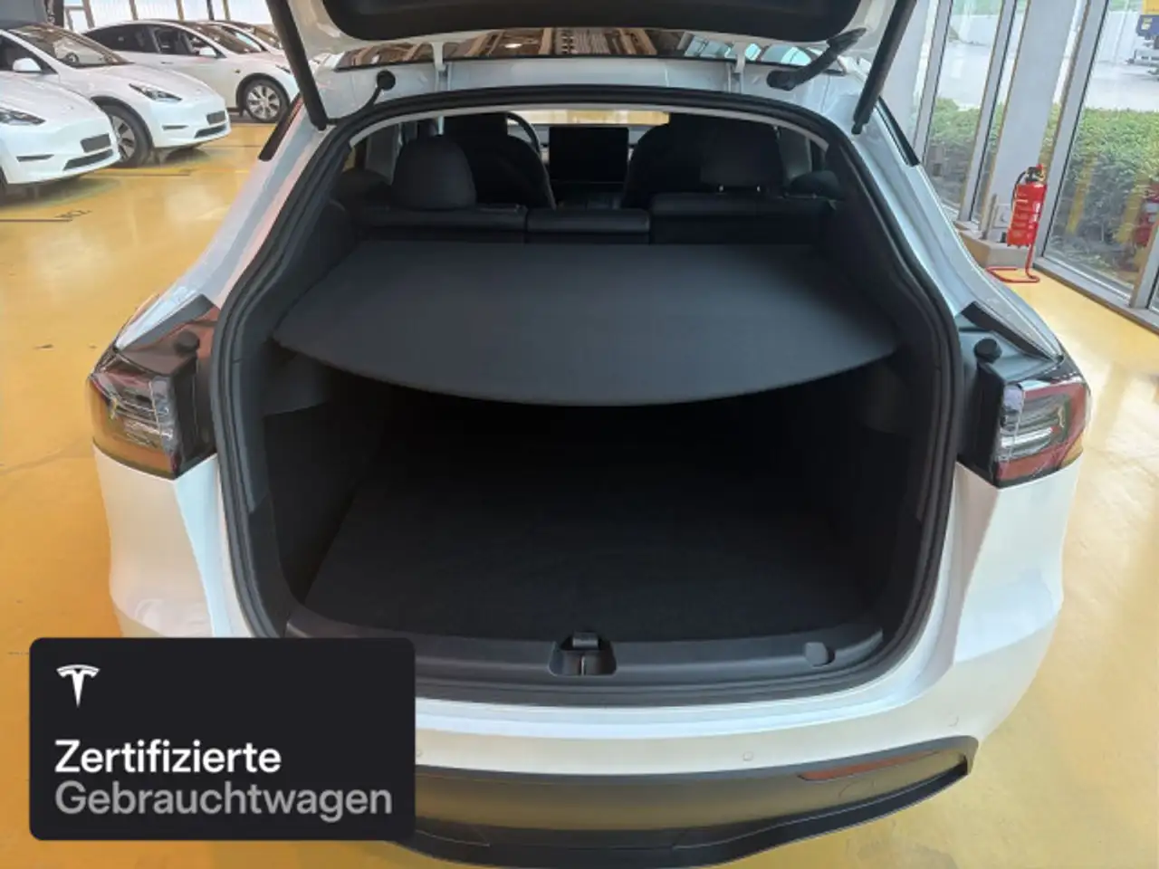 2022 Tesla Model Y Long Range AWD, photograph 9