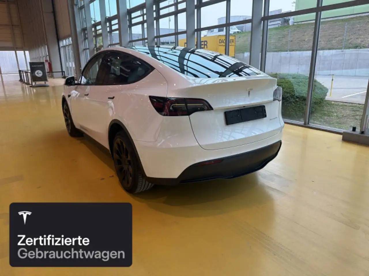 2022 Tesla Model Y Long Range AWD, photograph 5