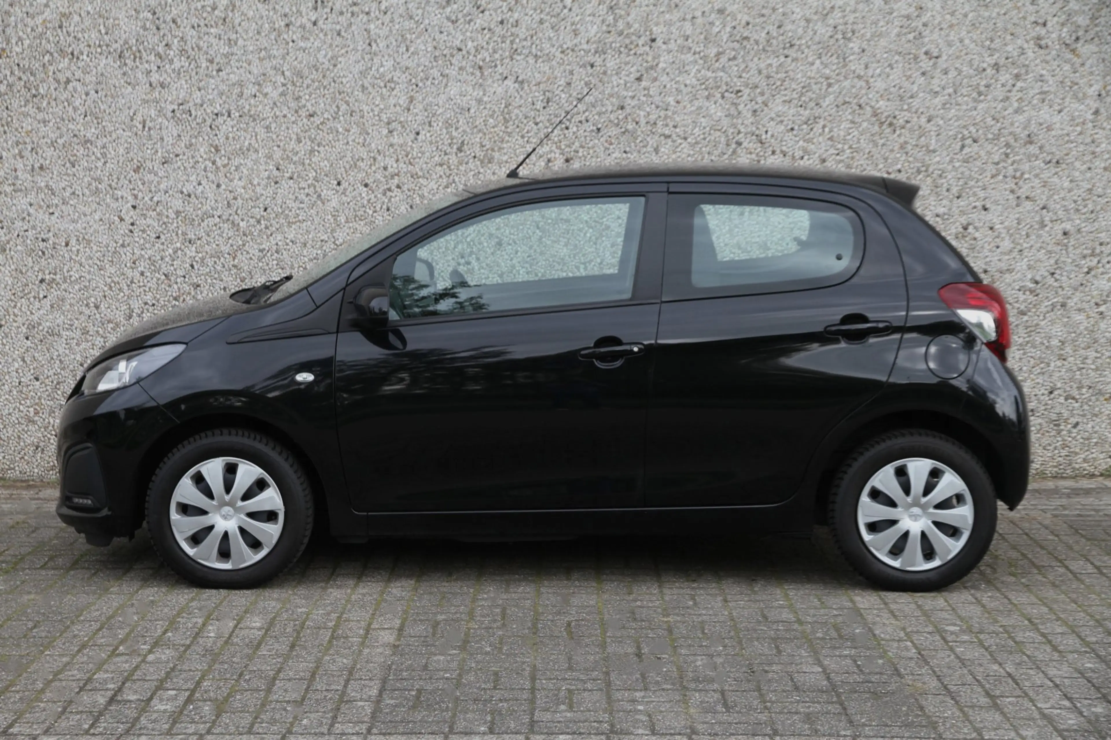 Peugeot 108 1.0 e-VTi Active / Van 1e eigenaar / Airco / Bluet — photo 2