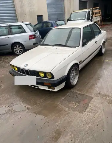 BMW 316 316i E30 pack M modèle très
