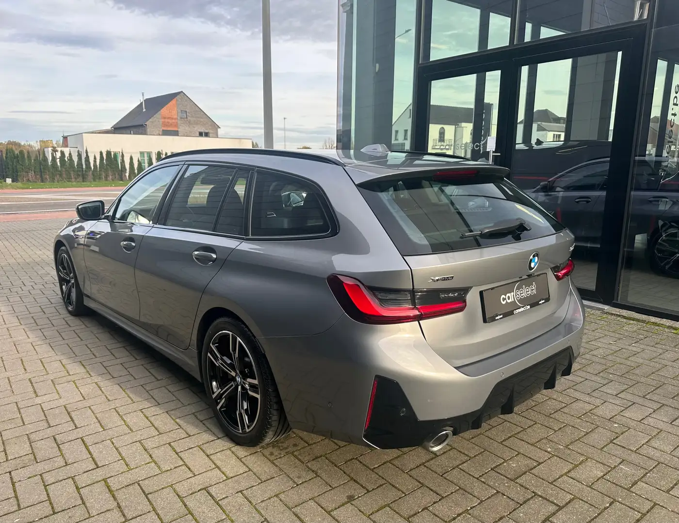 BMW 330 330i Touring xDrive Aut. Grau - 2