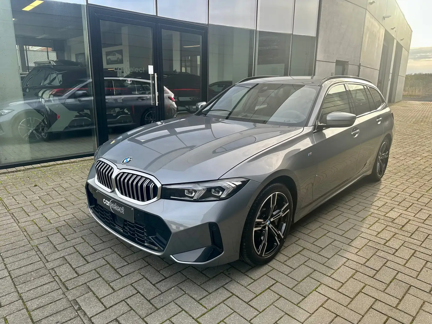 BMW 330 330i Touring xDrive Aut. Grau - 1