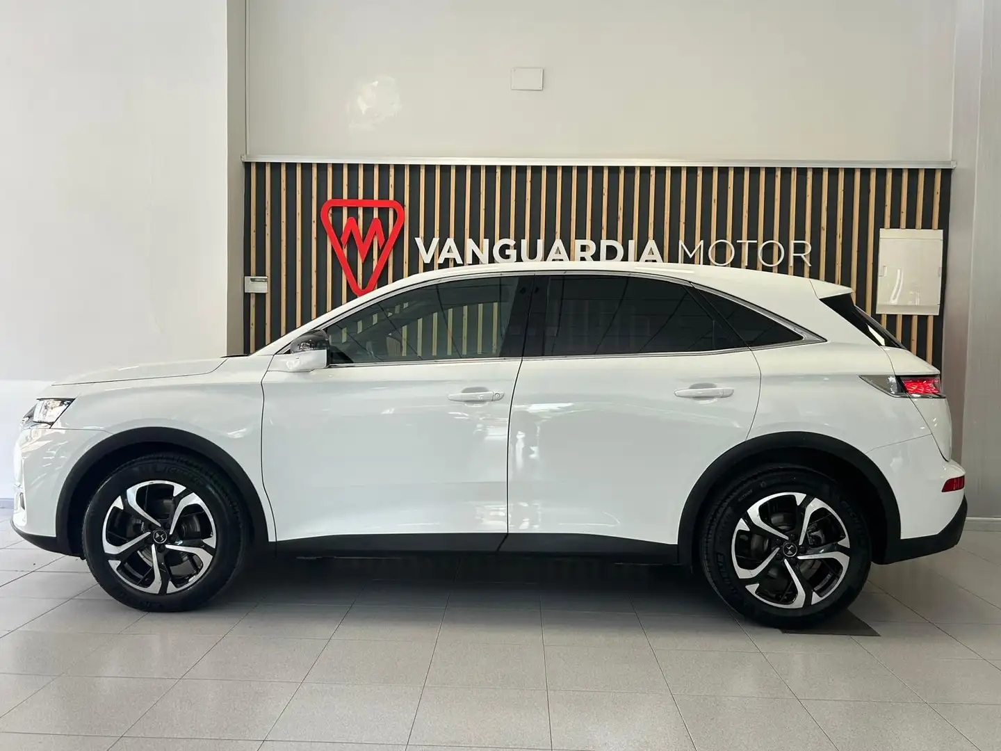 DS Automobiles DS 7 Crossback Puretech 96kW (130CV) Auto CHIC Blanco - 2