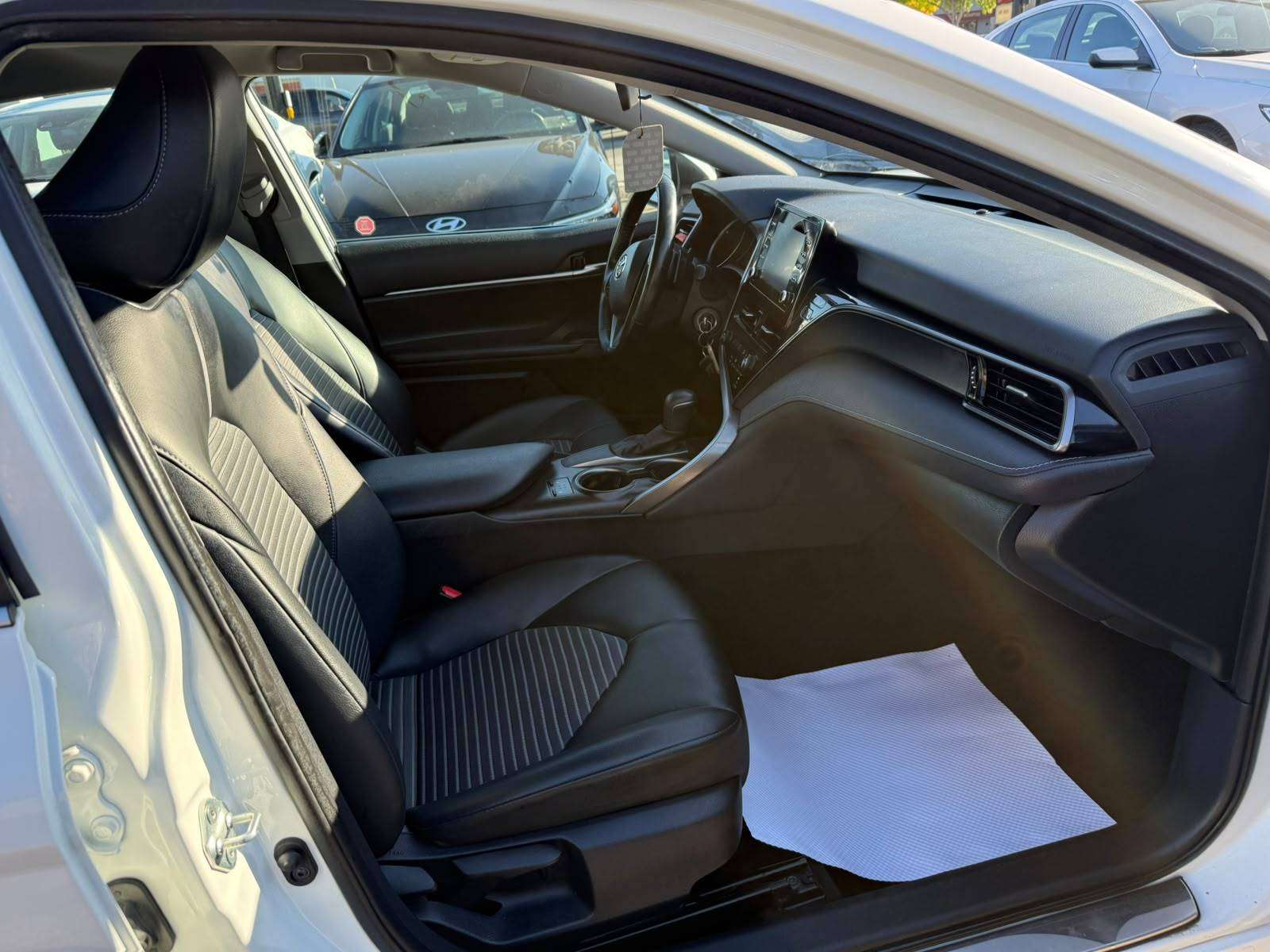 2022 Toyota Camry Sedan — view 8