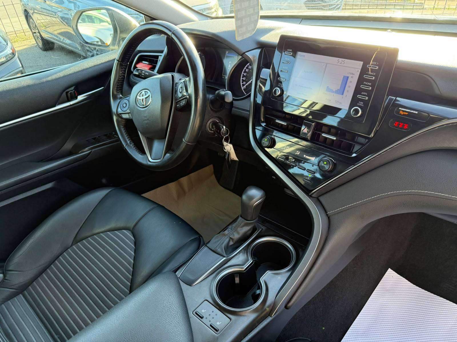 2022 Toyota Camry Sedan — view 7