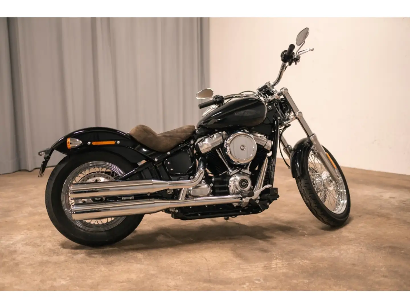 Harley-Davidson Softail FXST Bobber Hirschledersitz EINZELSTÜCK Schwarz - 2