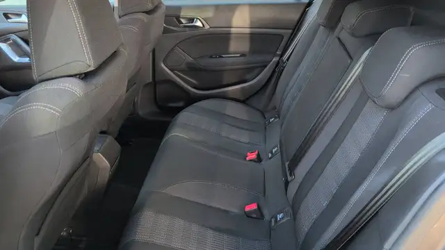 Peugeot 308 view 9