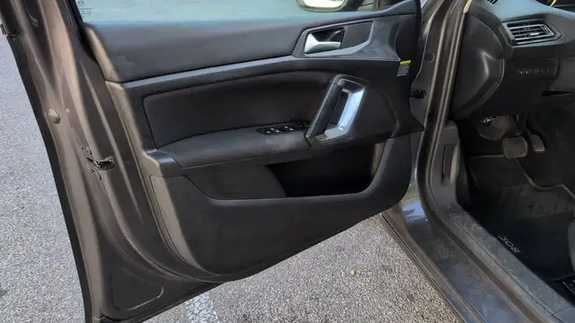 Peugeot 308 view 7