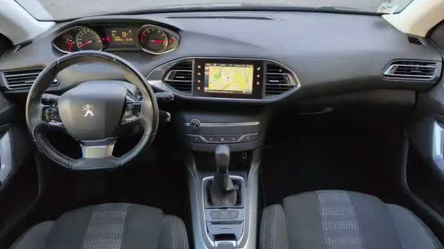 Peugeot 308 view 11