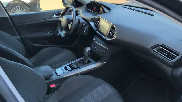 Peugeot 308 view 10