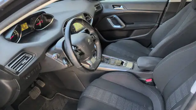 Peugeot 308 view 8