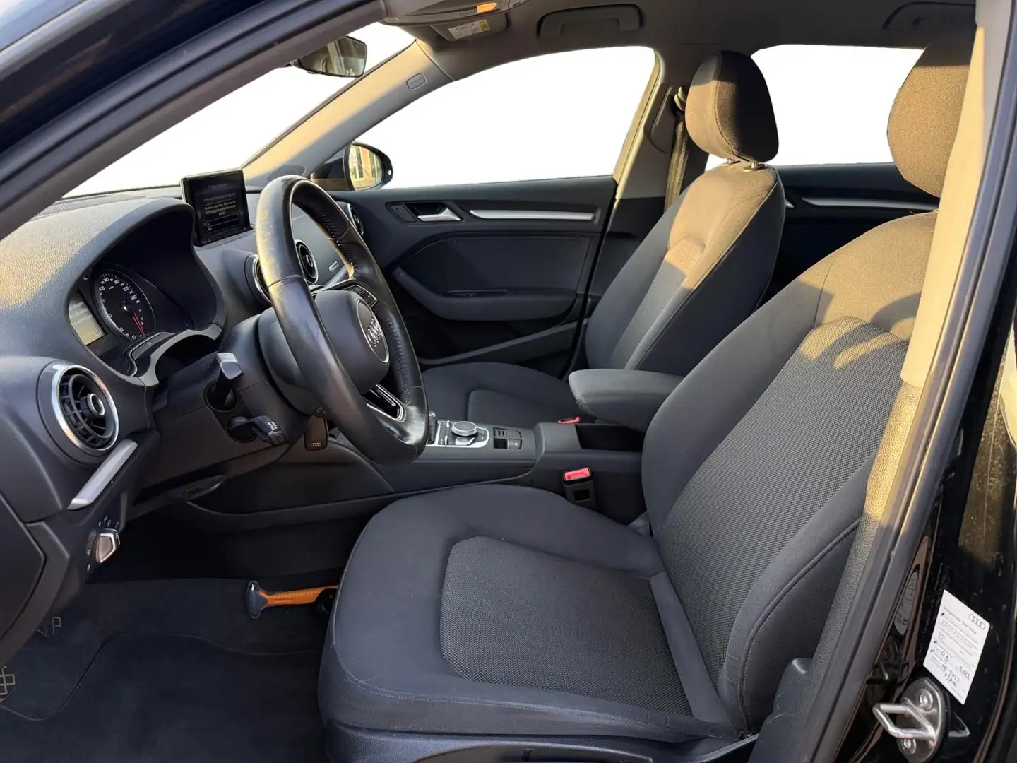 Audi A3 Sportback 1.0 TFSI Pro Line Zwart - 2