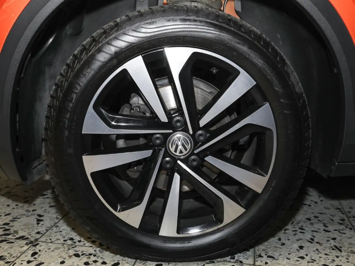 Volkswagen T-Roc 1.6 TDI IQ.DRIVE Panodach LED Standheiz. digCockpi Orange - 2