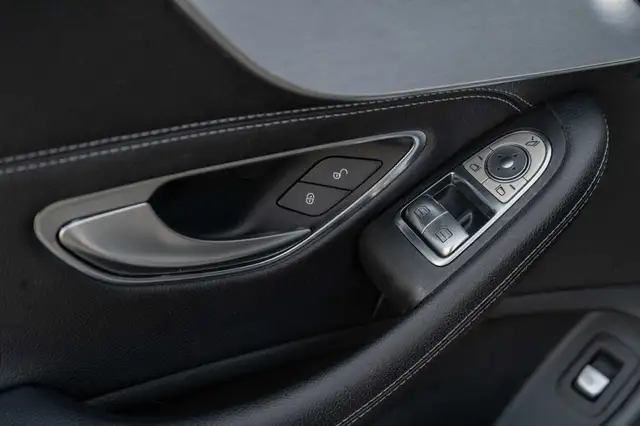 Mercedes-Benz C-Class view 8