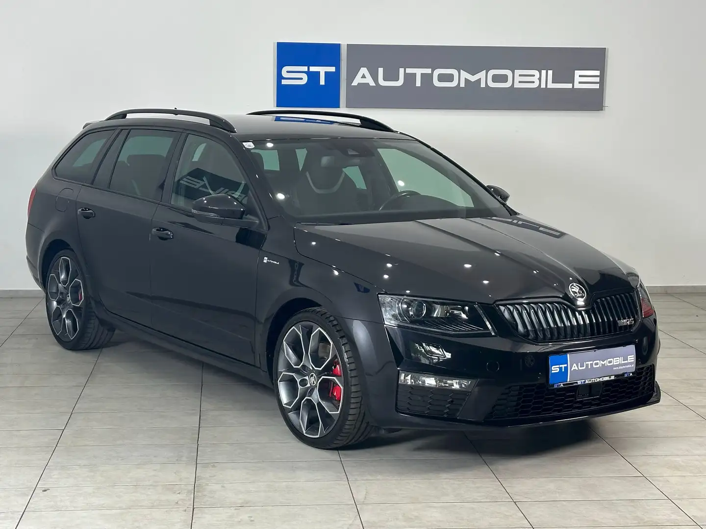Skoda Octavia RS 4x4 Aut. // NAVI // KAMERA // ALLRAD // Schwarz - 2