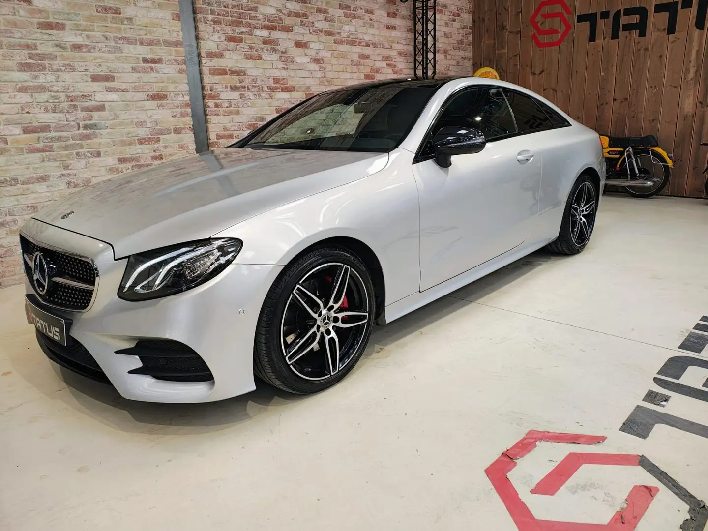 Mercedes-Benz E 220 PACK-AMG. FACE LIFT. OPEN DAK. TOPSTAAT Silber - 1