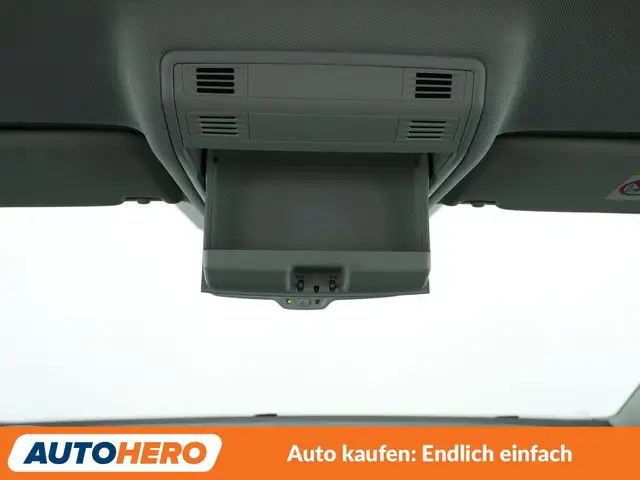 Volkswagen Golf Sportsvan view 28