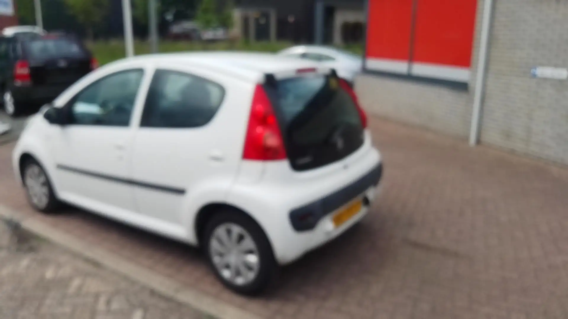 Peugeot 107 1.0-12V XS PRIJS IS INCL NIEUWE APK, SERVICEBEURT Wit - 2