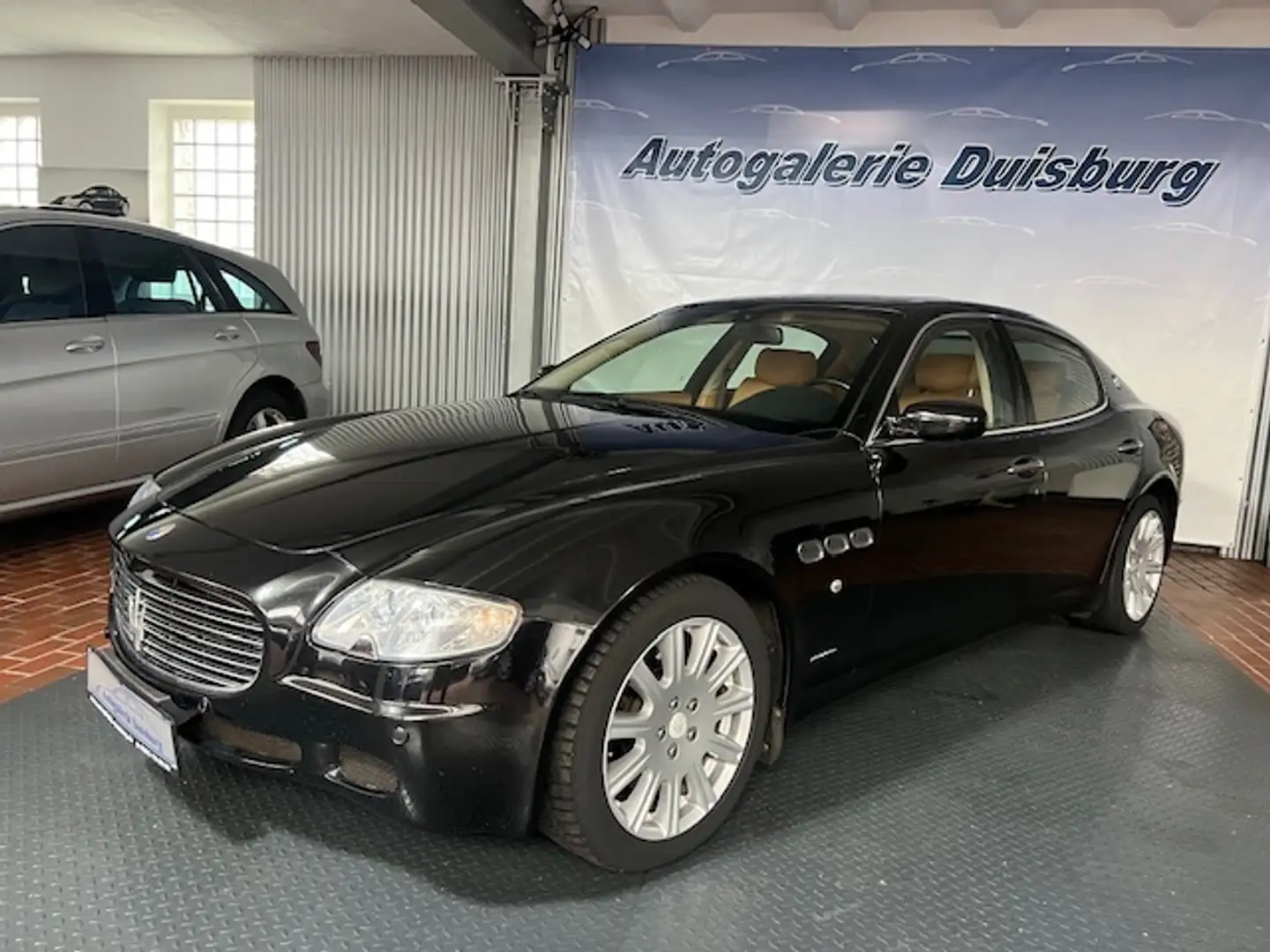 Maserati Quattroporte 4.2 V8 Navi Leder SD Bose PDC Bi-Xenon Mehrzonenkl Noir - 2