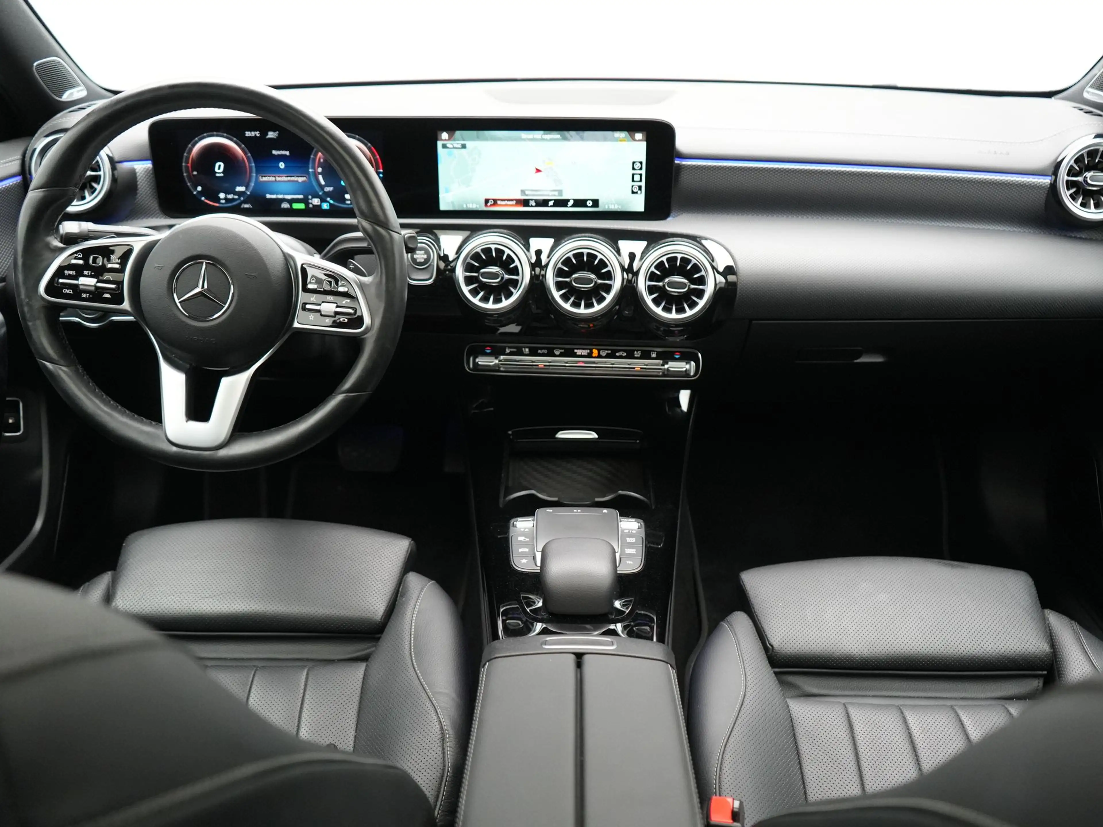 Mercedes-Benz A 250 e Premium PHEV 245pk Dealer O.H | Trekhaak Af Fabr — photo 24
