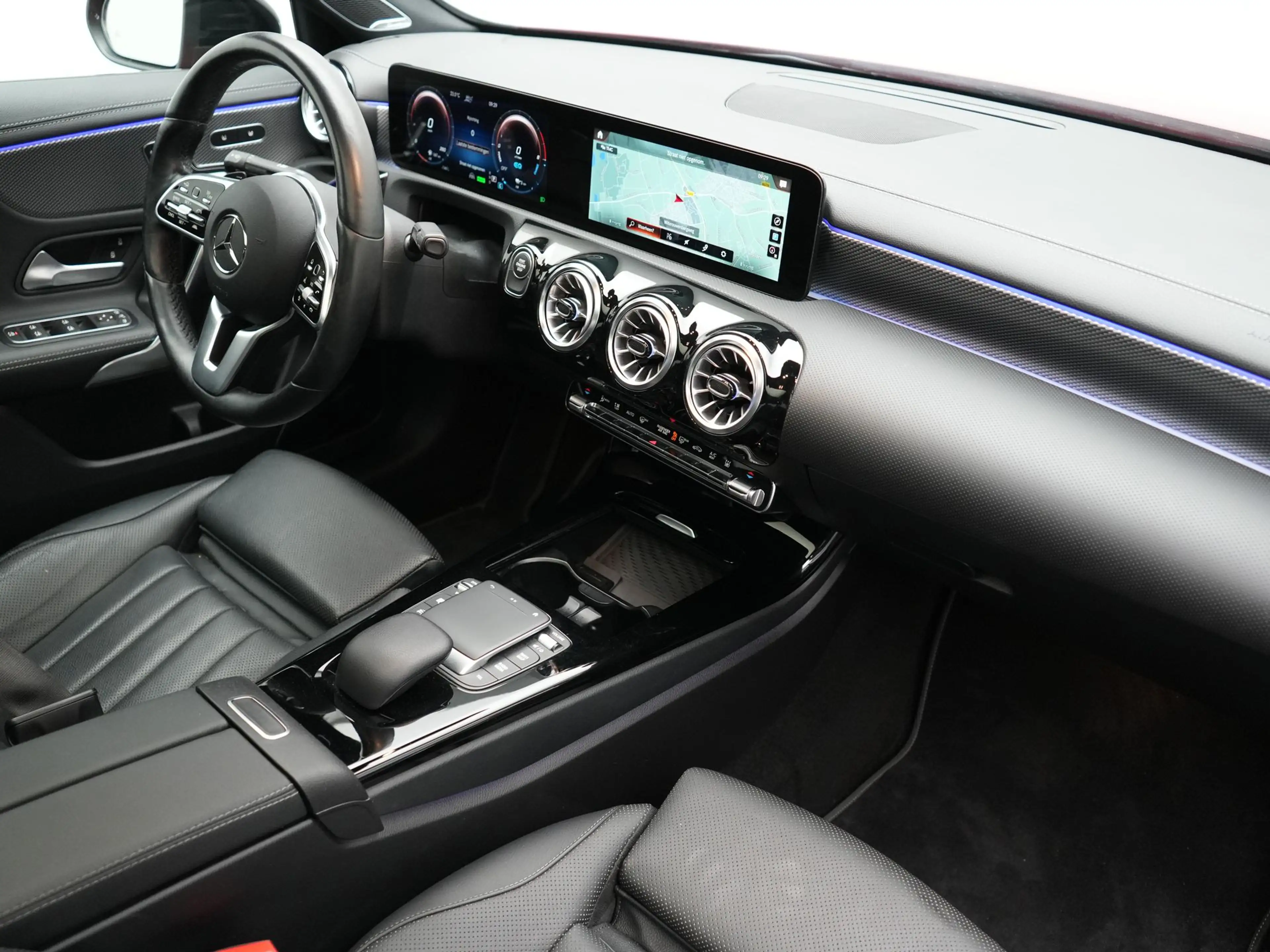 Mercedes-Benz A 250 e Premium PHEV 245pk Dealer O.H | Trekhaak Af Fabr — photo 4