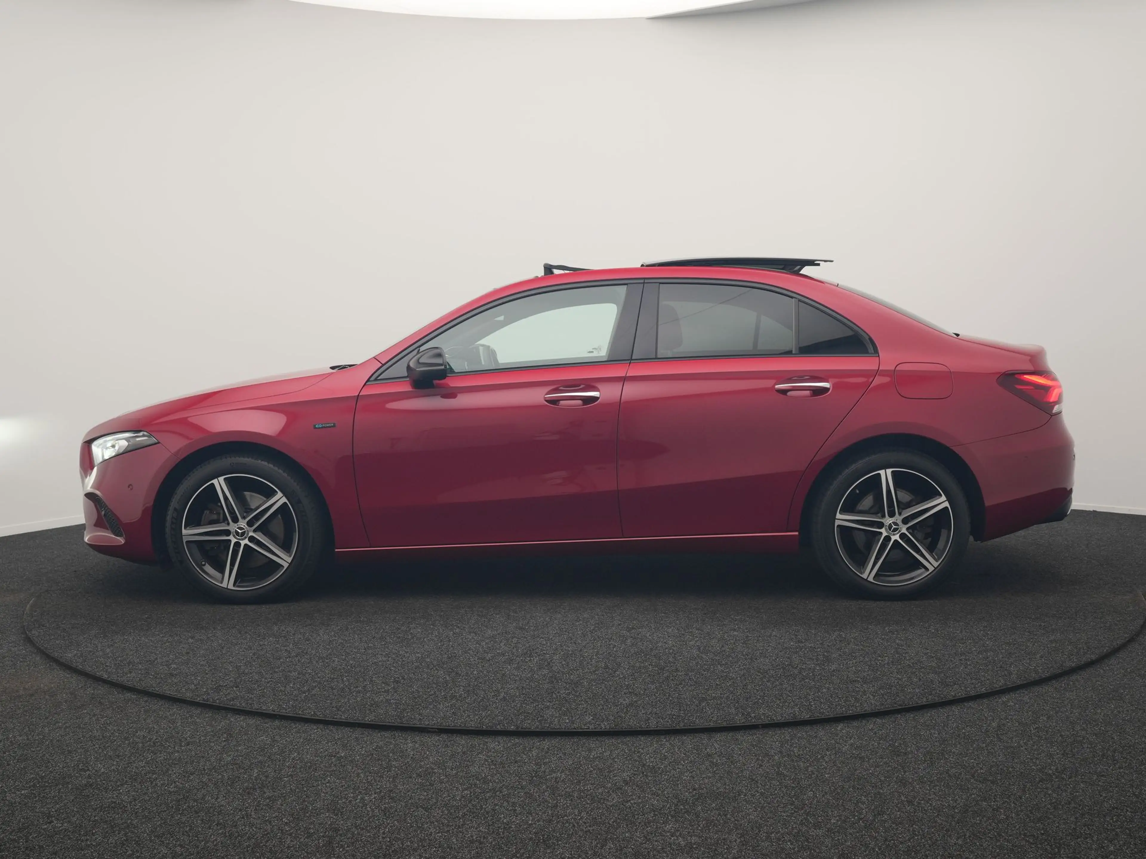 Mercedes-Benz A 250 e Premium PHEV 245pk Dealer O.H | Trekhaak Af Fabr — photo 2