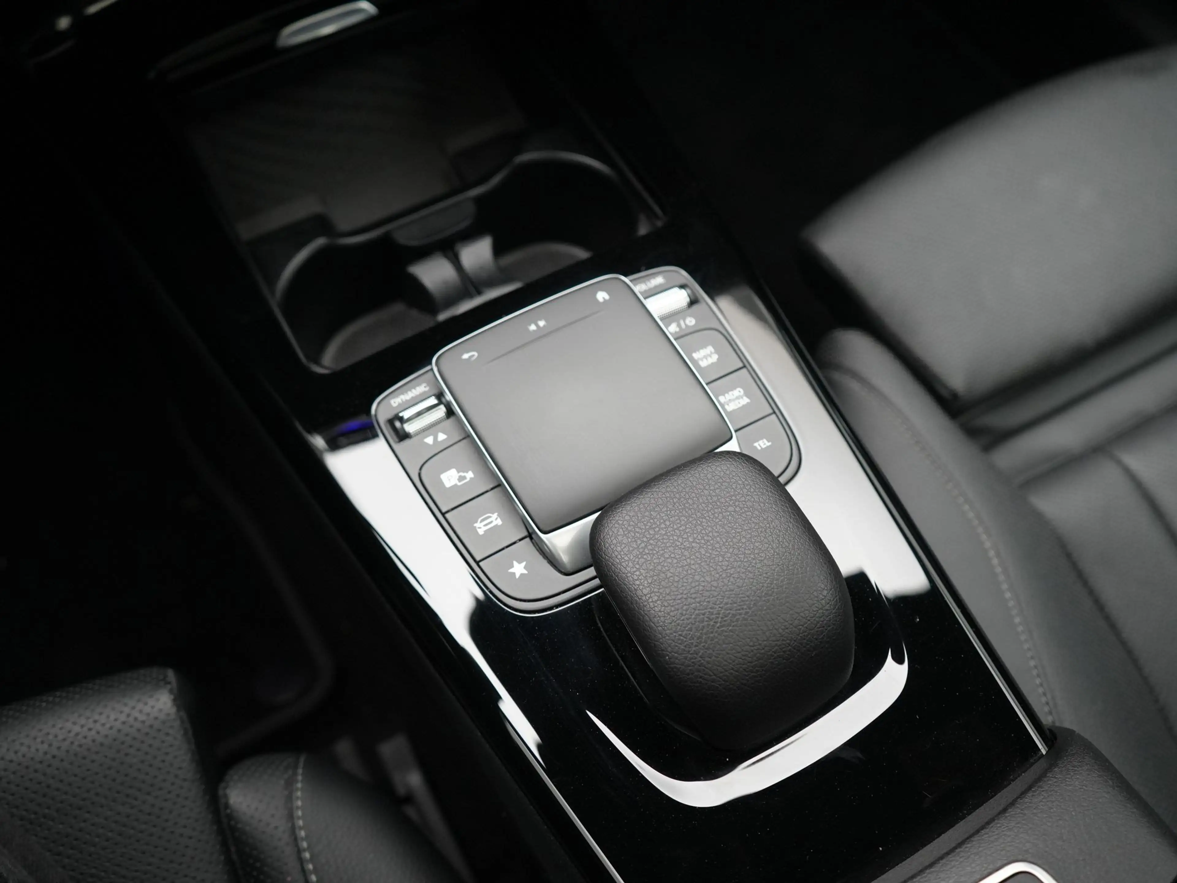 Mercedes-Benz A 250 e Premium PHEV 245pk Dealer O.H | Trekhaak Af Fabr — photo 33
