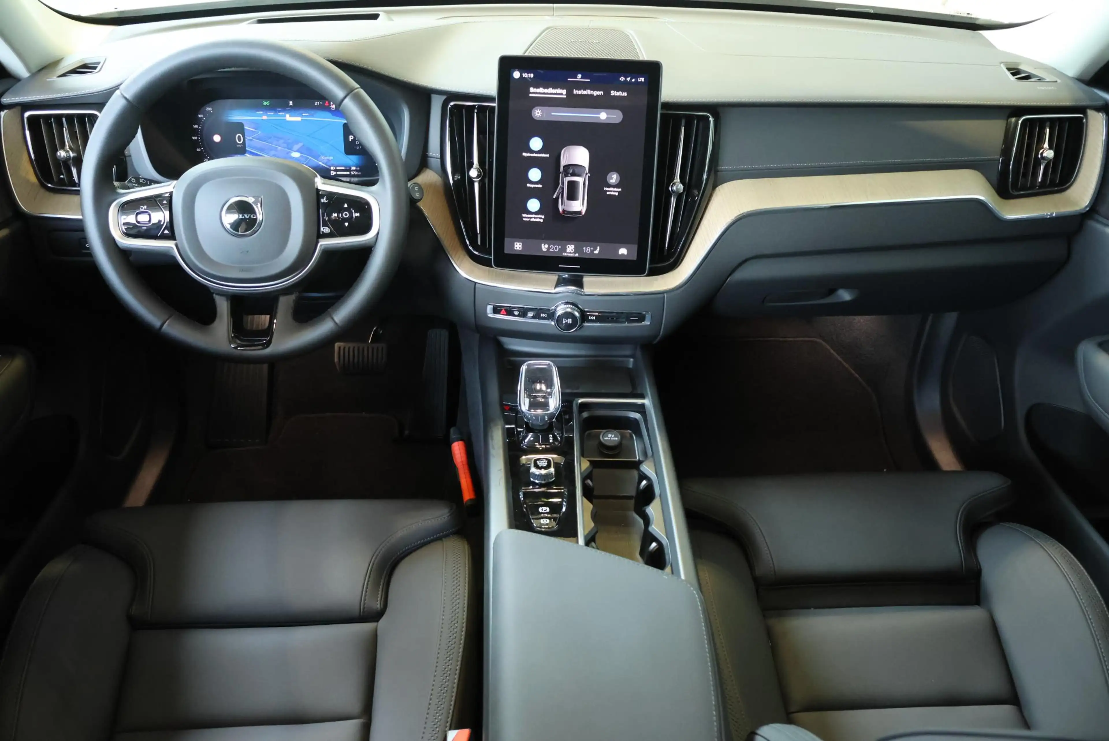Volvo XC60 T6 Plug-in hybrid AWD Plus Black Edition | Luchtve — photo 11