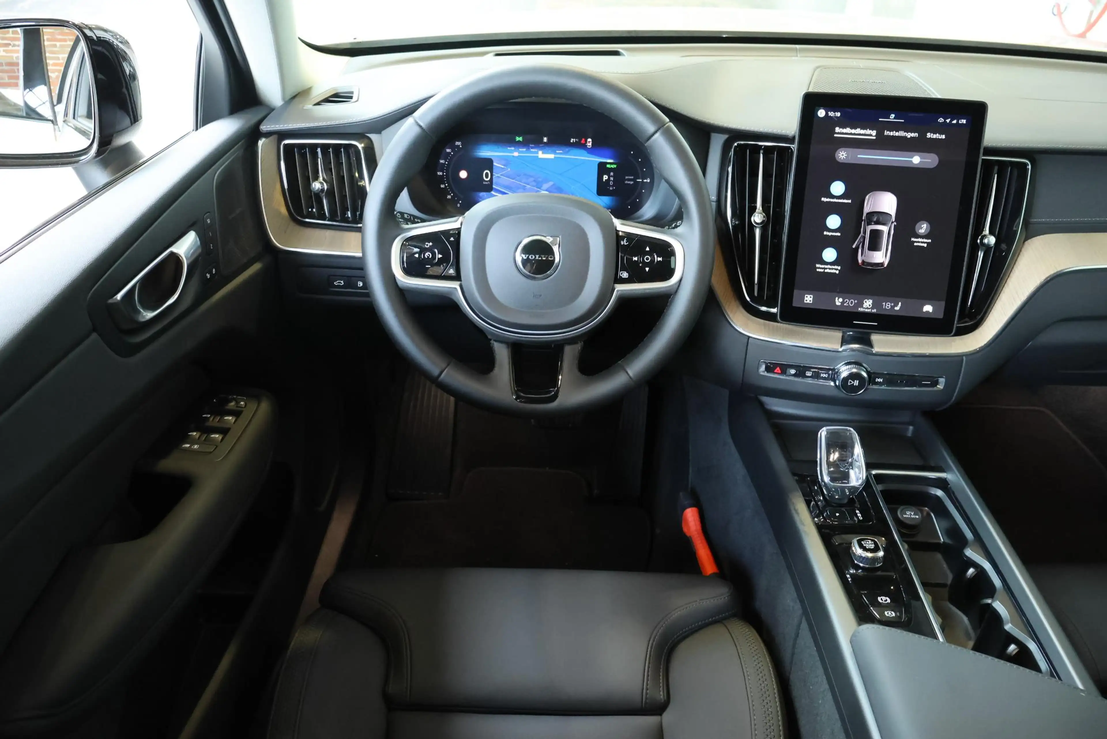 Volvo XC60 T6 Plug-in hybrid AWD Plus Black Edition | Luchtve — photo 12