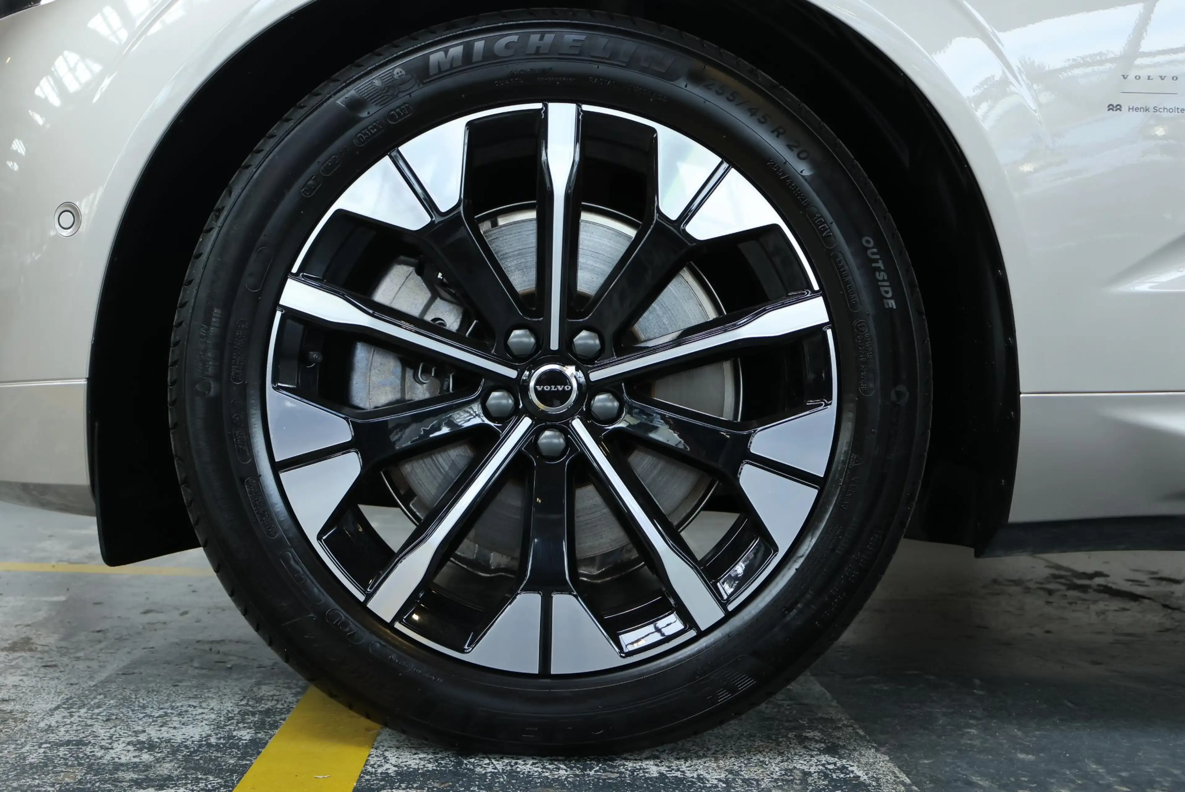 Volvo XC60 T6 Plug-in hybrid AWD Plus Black Edition | Luchtve — photo 8