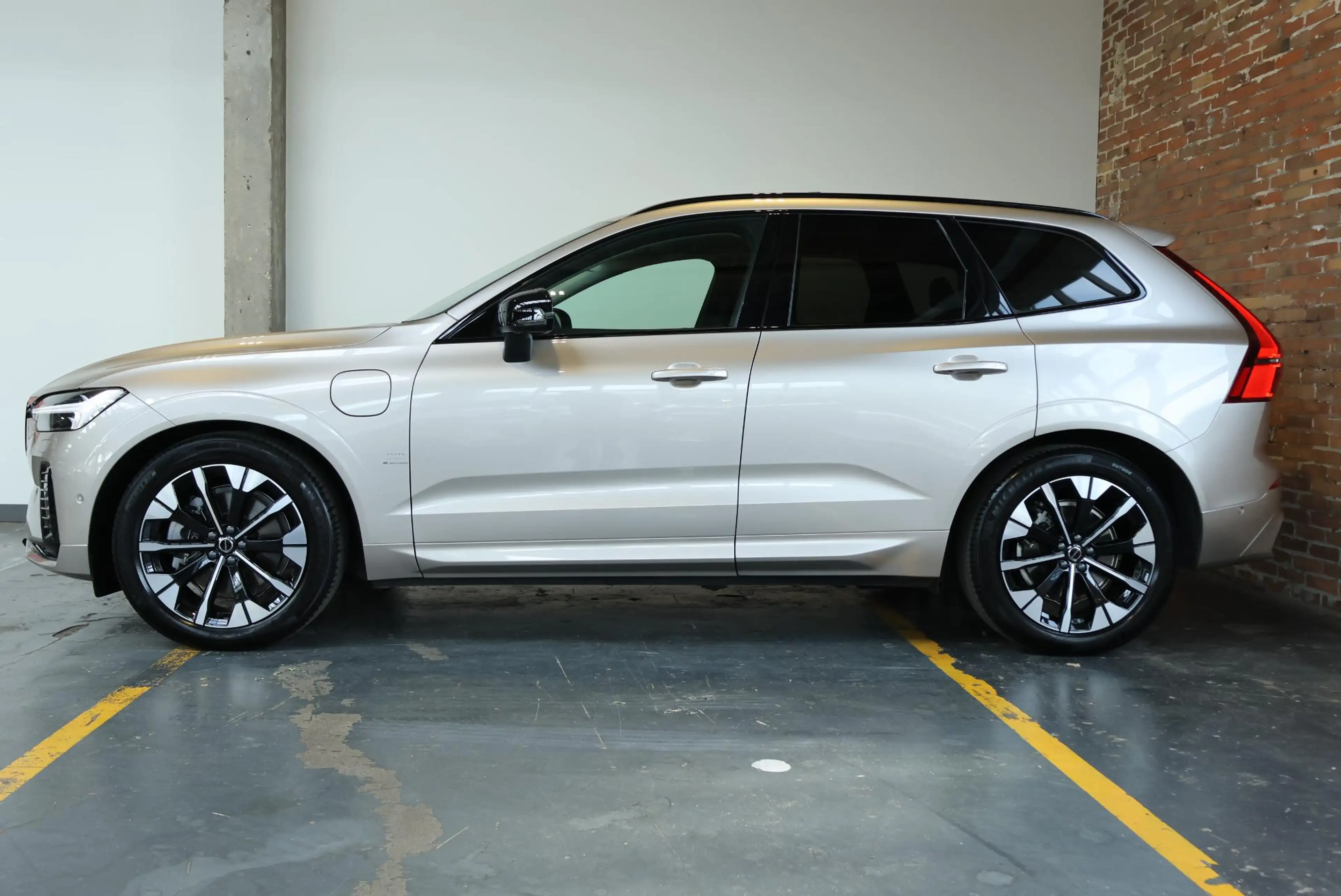 Volvo XC60 T6 Plug-in hybrid AWD Plus Black Edition | Luchtve — photo 6