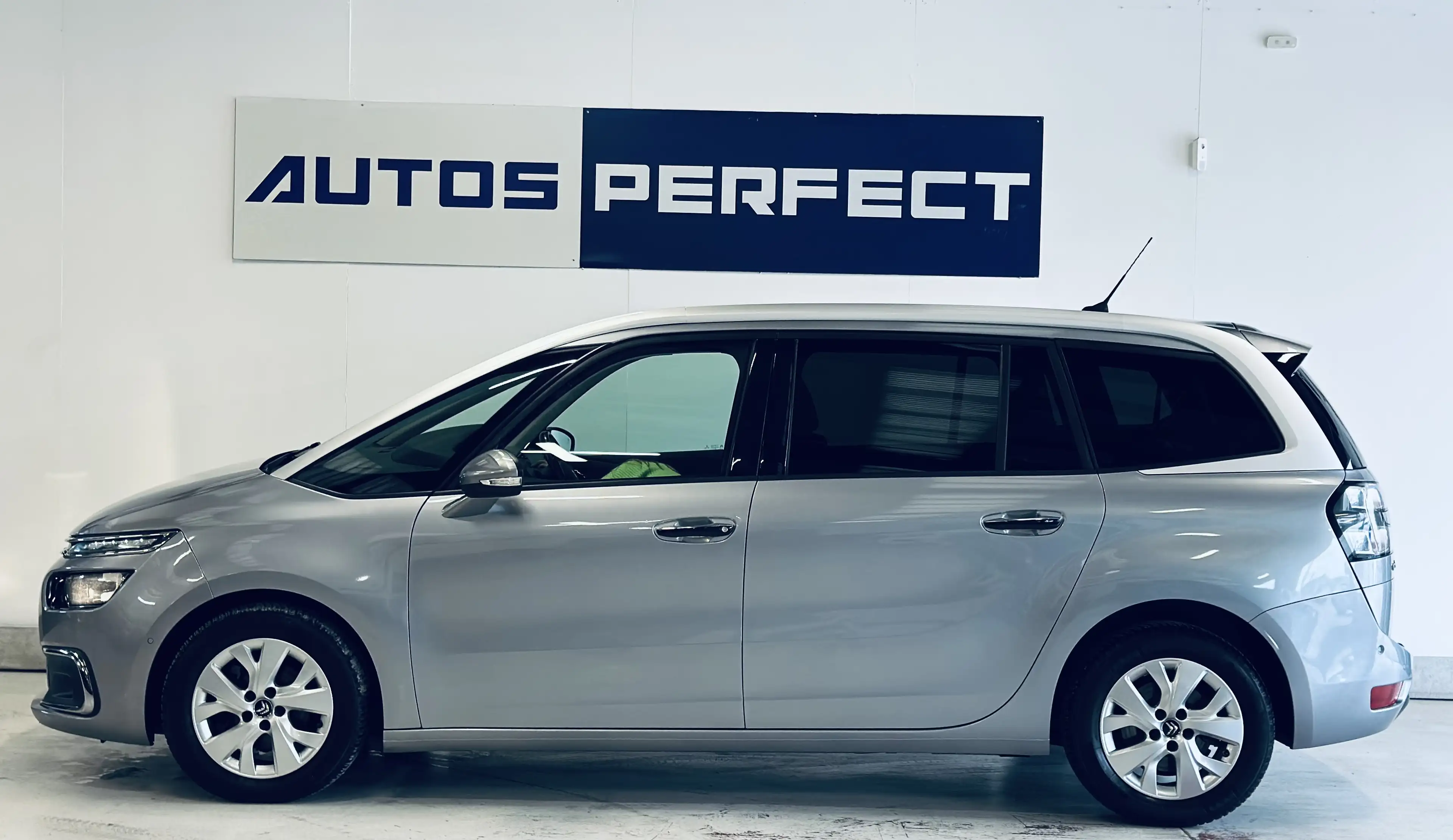 Citroen C4 Picasso 1.2 7 PLACES AUTOMATIQUE PALETTE  CAMERA PDC NAVI — photo 3