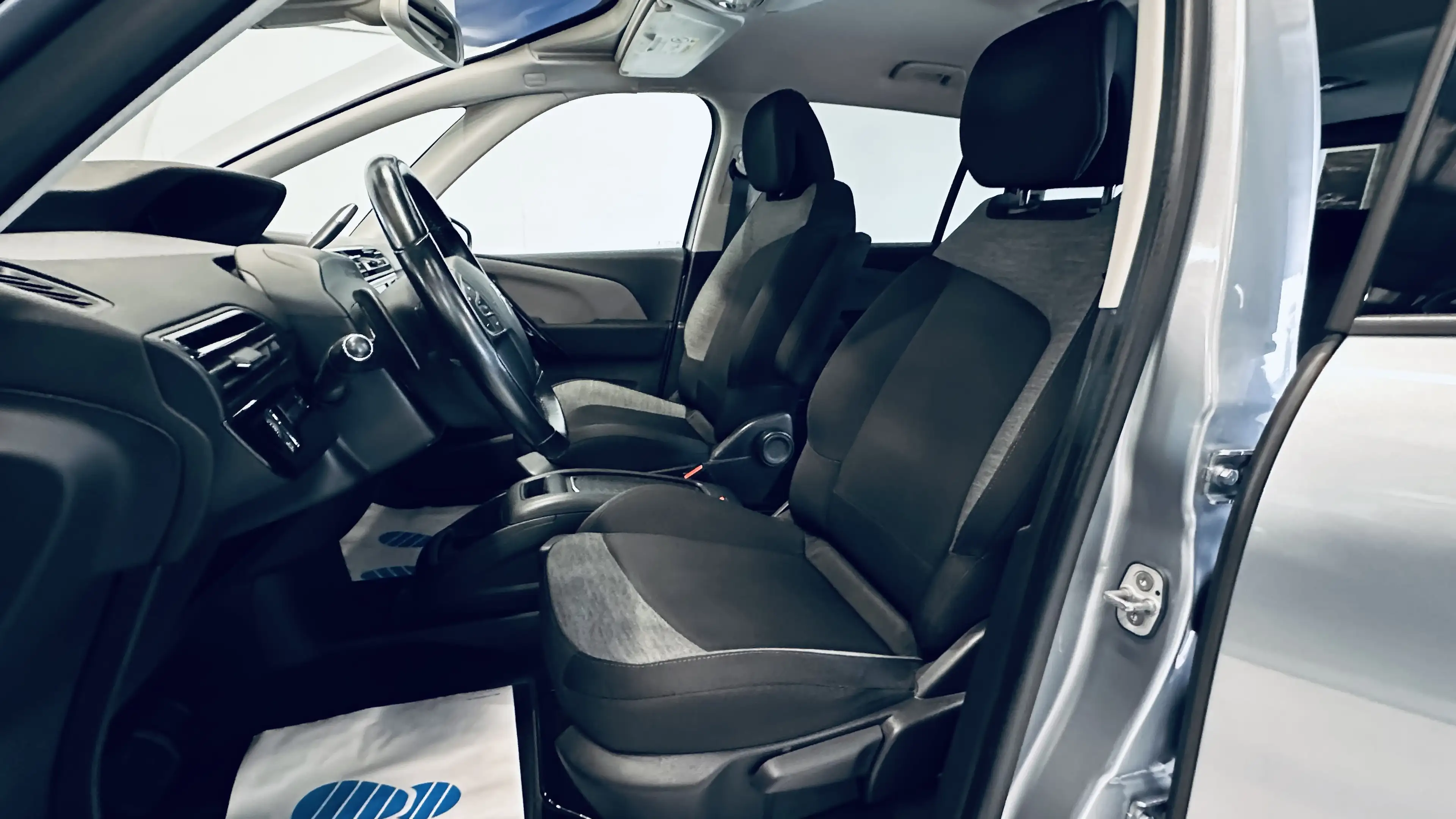 Citroen C4 Picasso 1.2 7 PLACES AUTOMATIQUE PALETTE  CAMERA PDC NAVI — photo 6